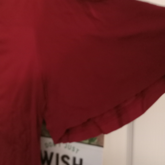 Red short sleeve shirt - Picture 2 of 3